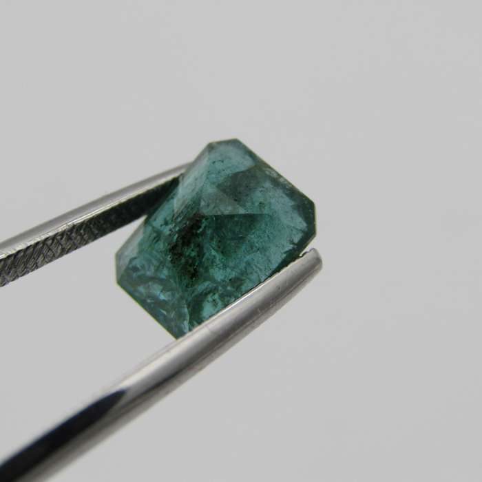 Bluish Green natural Emerald of 2,23 carat - Heavily Included certificate by Gemlab