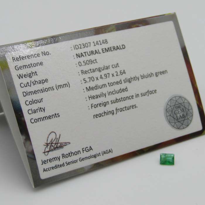 Natural Emerald of 0,5 carat - Rectangular cut - Slightly bluish green with Gemlab certificate