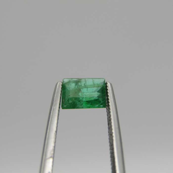Natural Emerald of 0,5 carat - Rectangular cut - Slightly bluish green with Gemlab certificate