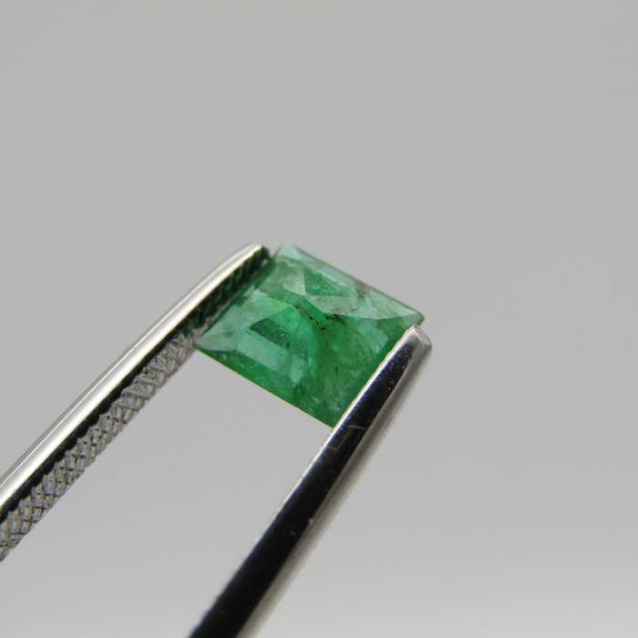 Natural Emerald of 0,5 carat - Rectangular cut - Slightly bluish green with Gemlab certificate