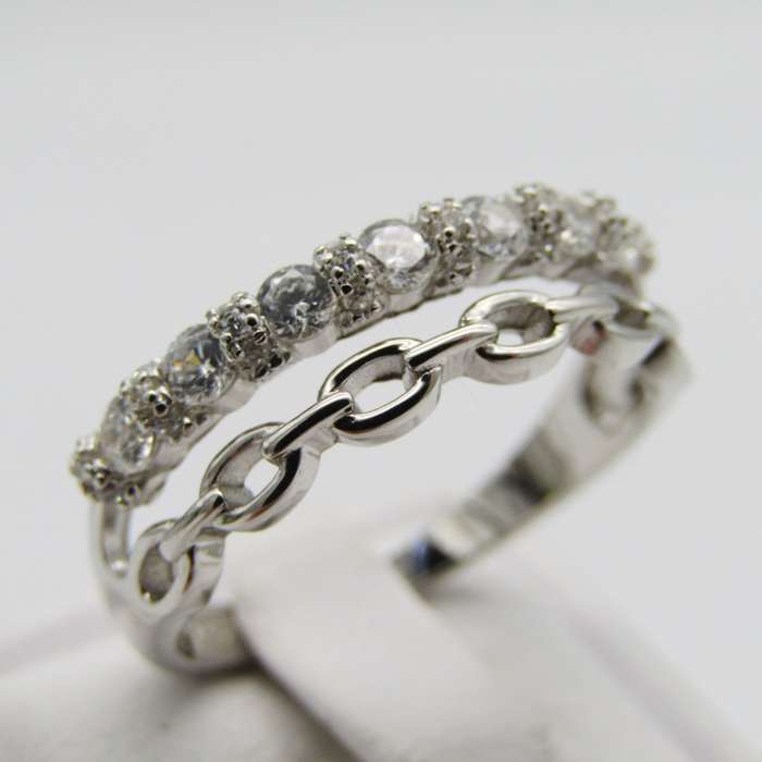 Sterling Silver ring with chain design and clear stones - Size Q - 2,9g
