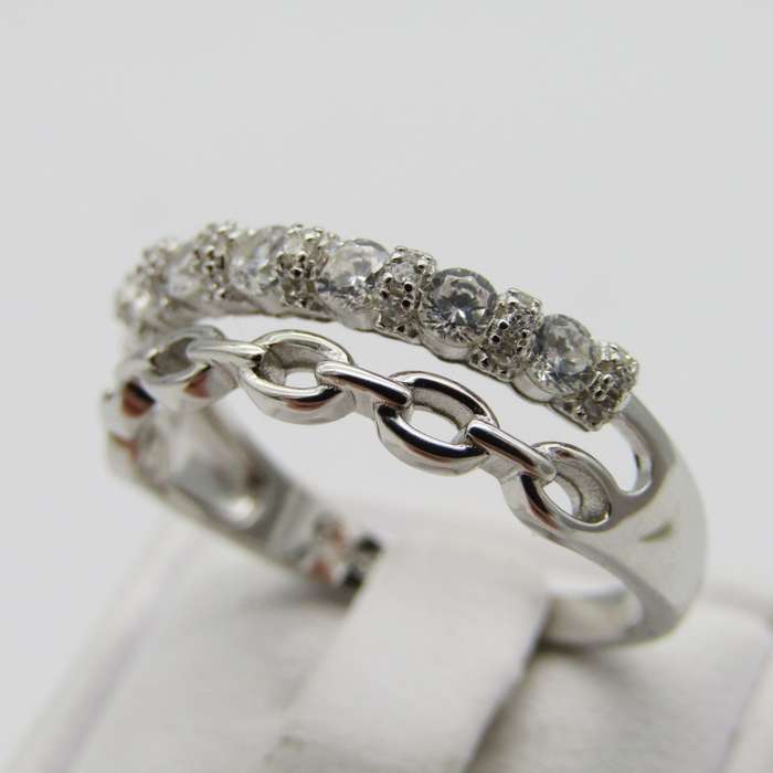 Sterling Silver ring with chain design and clear stones - Size Q - 2,9g