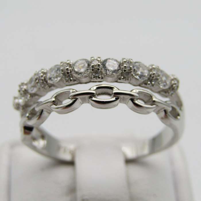 Sterling Silver ring with chain design and clear stones - Size Q - 2,9g