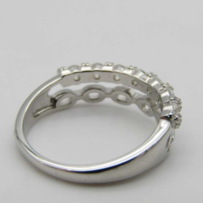 Sterling Silver ring with chain design and clear stones - Size Q - 2,9g