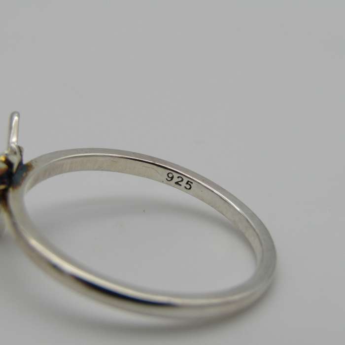 Sterling Silver ring with cute bee design - Size Q - 1,9g