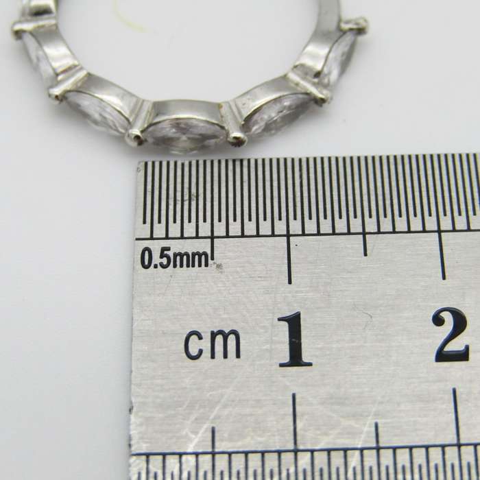 Sterling Silver ring with 7 clear stones - Size S - 2,2g