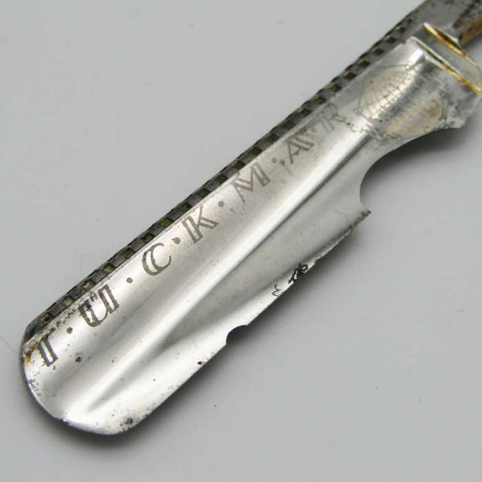Vintage Tuckmar cut throat straight razor in box - blade chipped