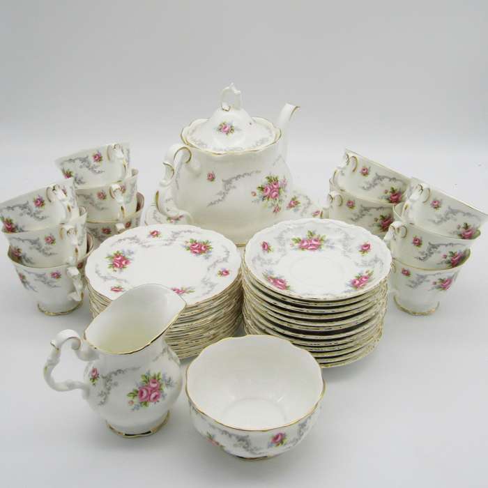 Vintage Royal Albert Tranquillity 41-piece porcelain set