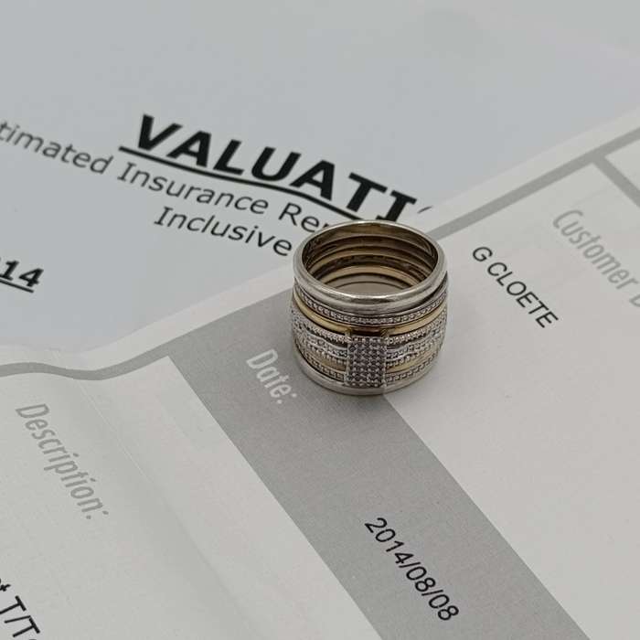 9kt White and Yellow gold diamond cluster ring set - size L 1/2 - weighs 11,5g