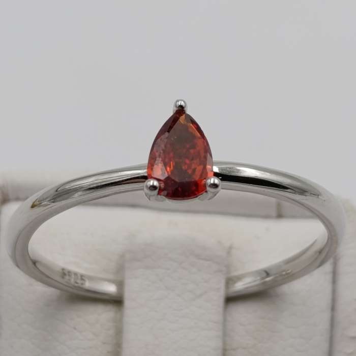 Sterling silver ring with dark orange teardrop shaped stone - size U - 1.5g