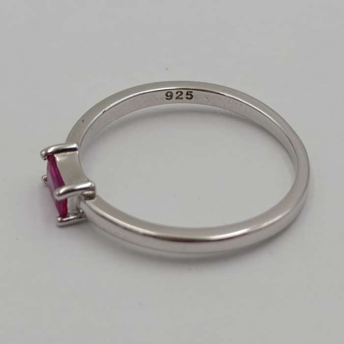 Sterling silver ring with pink stone - size p - 1.6g