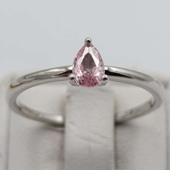 Cute Sterling silver ring with teardrop shaped pink stone - size R - 1.9g