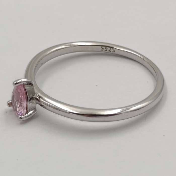Cute Sterling silver ring with teardrop shaped pink stone - size R - 1.9g