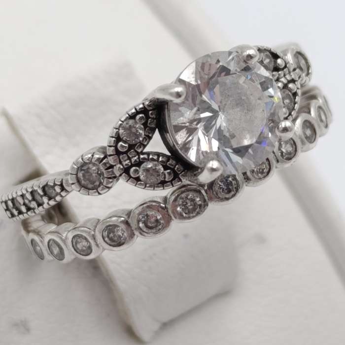 Beautiful silver wedding band set - infinity band and ring with large clear stone - size O - 4.2g