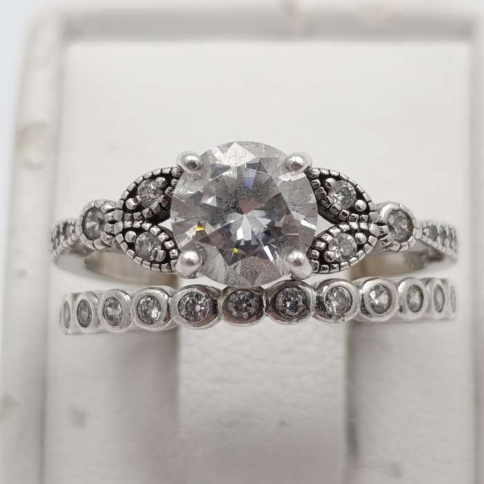 Beautiful silver wedding band set - infinity band and ring with large clear stone - size O - 4.2g