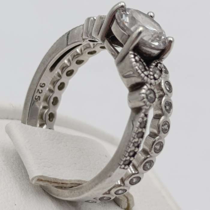 Beautiful silver wedding band set - infinity band and ring with large clear stone - size O - 4.2g