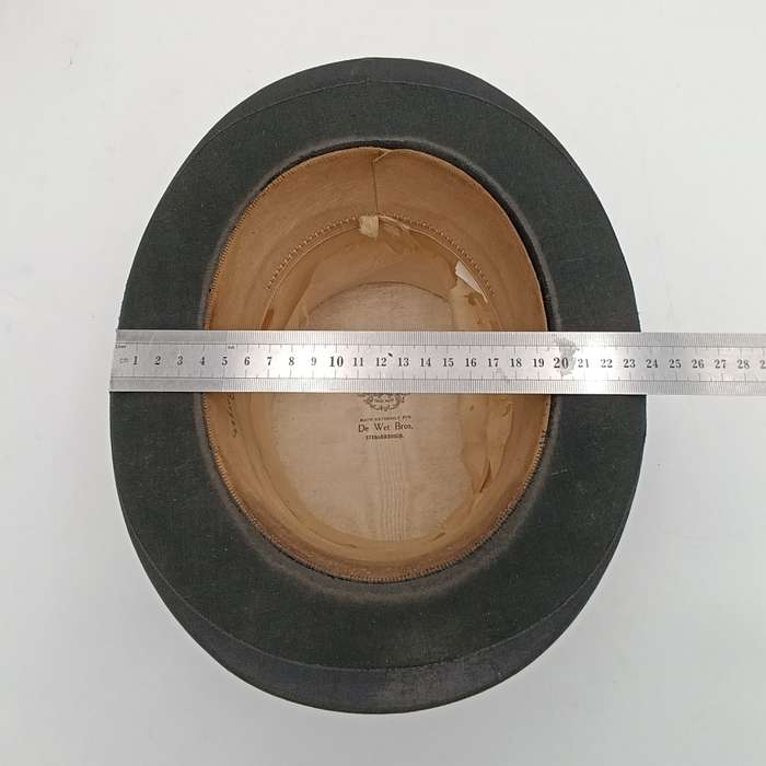 Antique De Wet Bros. Stellenbosch top hat