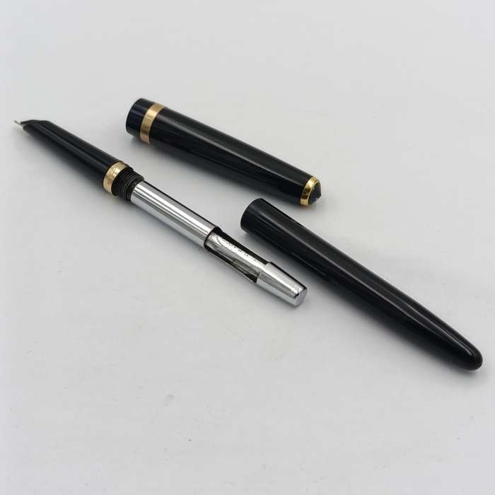 Vintage Conway 106 fountain pen with mechanical pencil in pouch