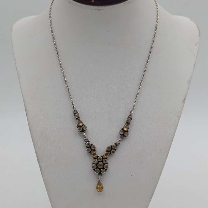 Vintage sterling silver necklace with lemon Quartz stones - weighs 12.3g - length 46.5cm