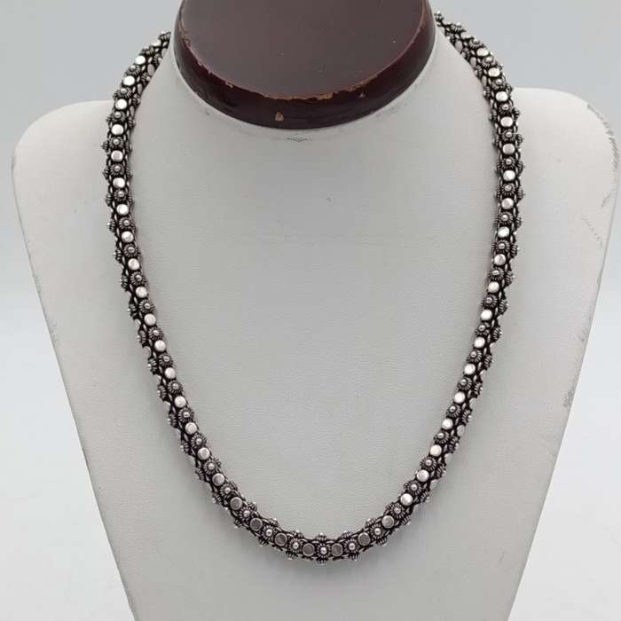 Very Unique design sterling silver necklace - weighs 66.5g - length 43.5g