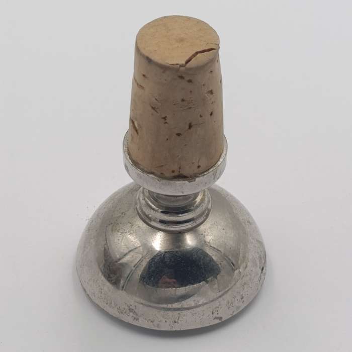 Silverplated wine stopper with mother of pearl inlay