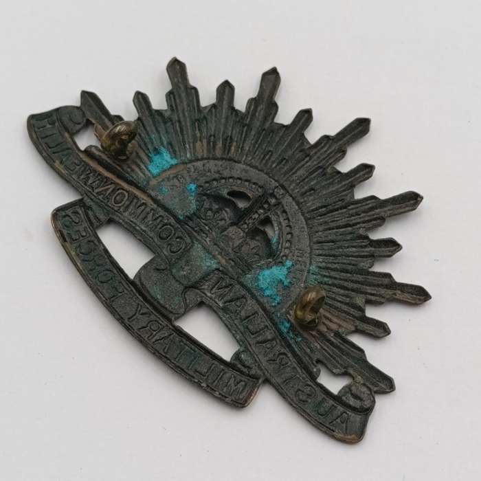 Austrailia Commonwealth military Forces cap badge with lugs