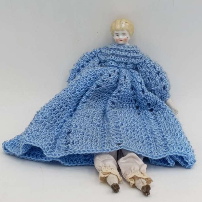 Antique golden hair german doll - 1800's - 24cm long - rosy cheeks