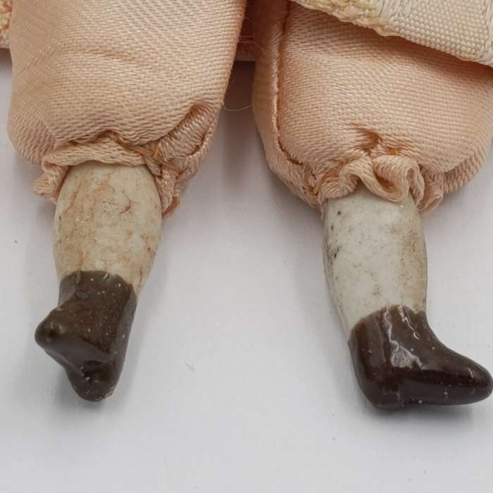 Antique brown hair rosy cheeks doll - 21cm long - late 1800's