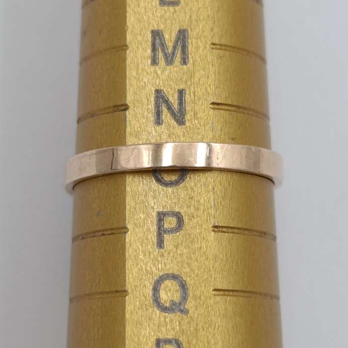 9kt Gold ring with large rectangular blue topaz - weighs 5.3g Size O