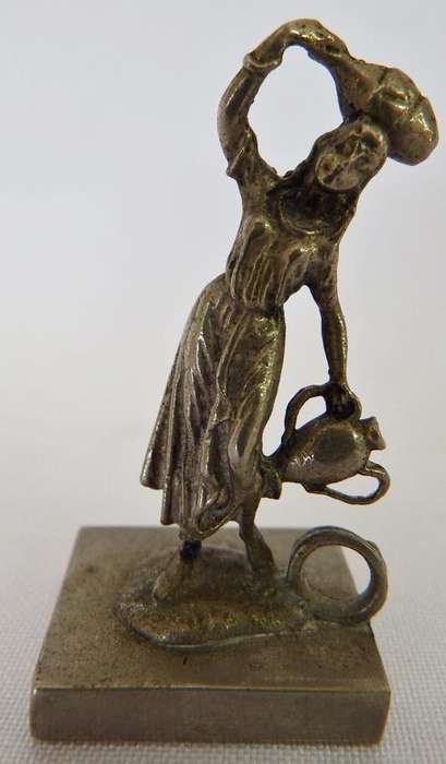 Metal figurine lady with urn - name holder for table - 4cm x 2.5cm - @ Crazy R1 start