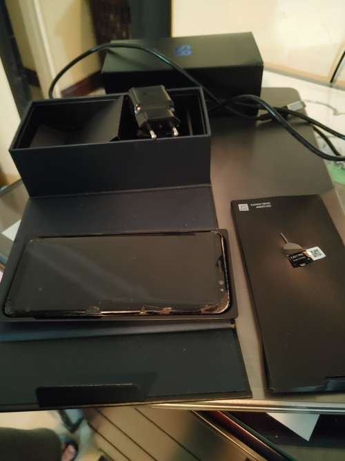 Samsung Galaxy S8 **Cracked** - Perfect Working Order