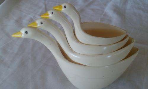 Vintage Swan Measuring Cups