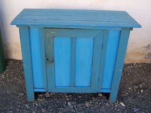 1 door cupboard ... a blue one !!!