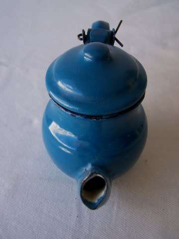 teapot ... cheerful and teeny !!!