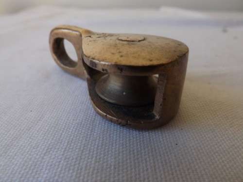 small rope pulley ... of brass !!!