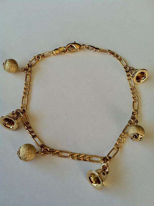 GORGEOUS GOLD FIGARO CHARM BRACELET 3 mm