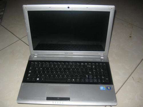 Samsung RV 511 core i3 laptop
