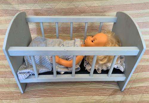Vintage Baby Doll Cot (Collection only or own courier)