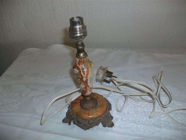Gorgeous marble and ornate metal base lamp in working order