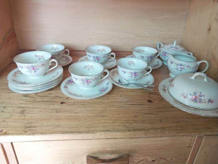 Part vintage porcelain barvain tea set