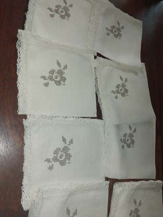 Eight table napkins