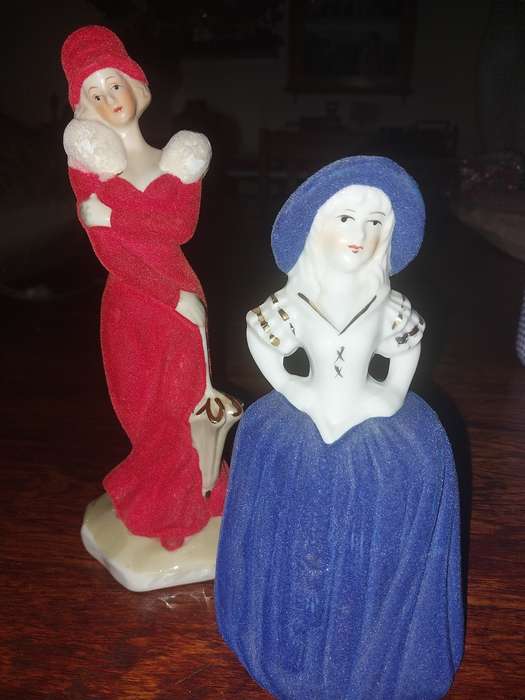 Two velt figurine items
