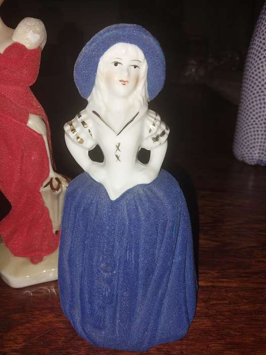 Two velt figurine items