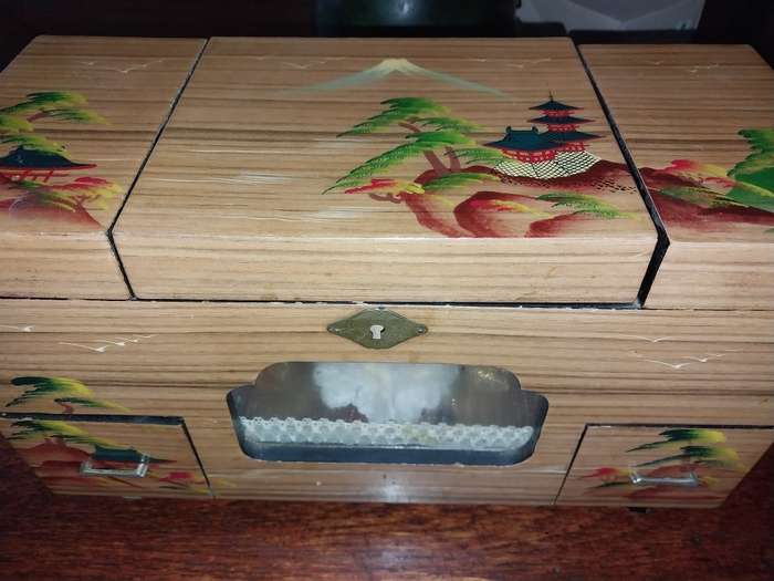Stunning oriental wooden jewelry box