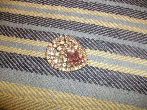 lovely vintage diamante brooch