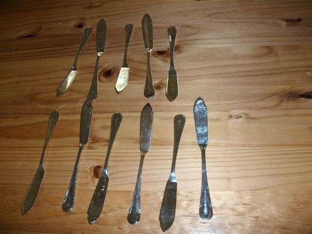 Lovely lot of sliver plated fish knifes