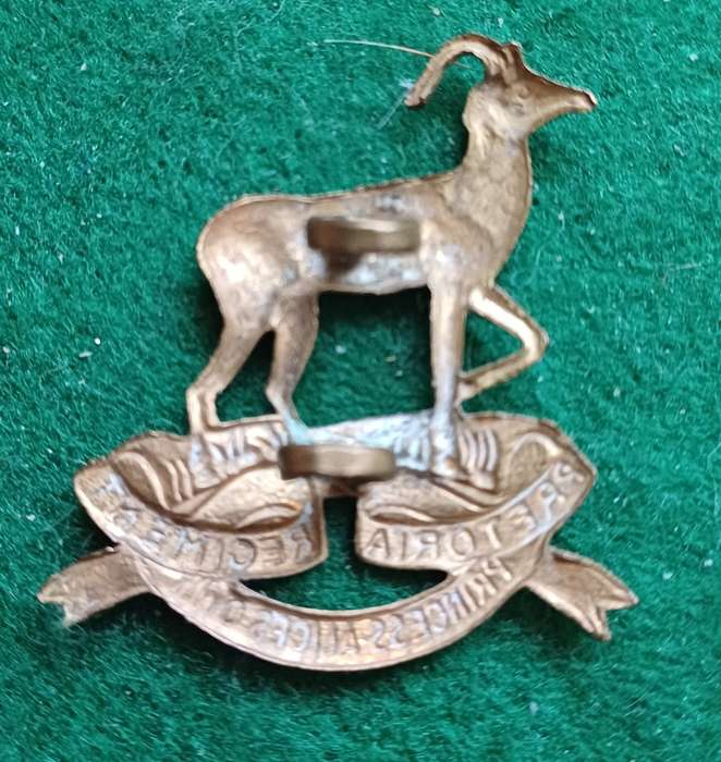 Pretoria Regiment, Princess Alice`s Own, beret badge (WWII) unusual lugs