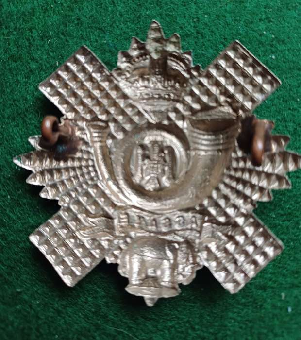 British Army, Highland Light Infantry headdress badge with tartan backing