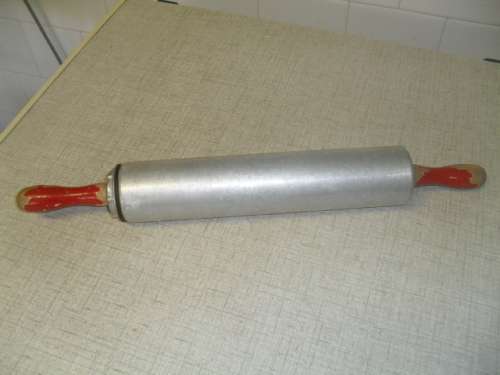 (sept3/2)  A VINTAGE TALA ALUMINIUM BAKING ROLLING PIN -pat. no. 2028 made in England