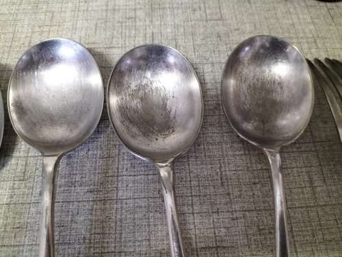 12x MIXED VINTAGE SPOONS AND FORKS